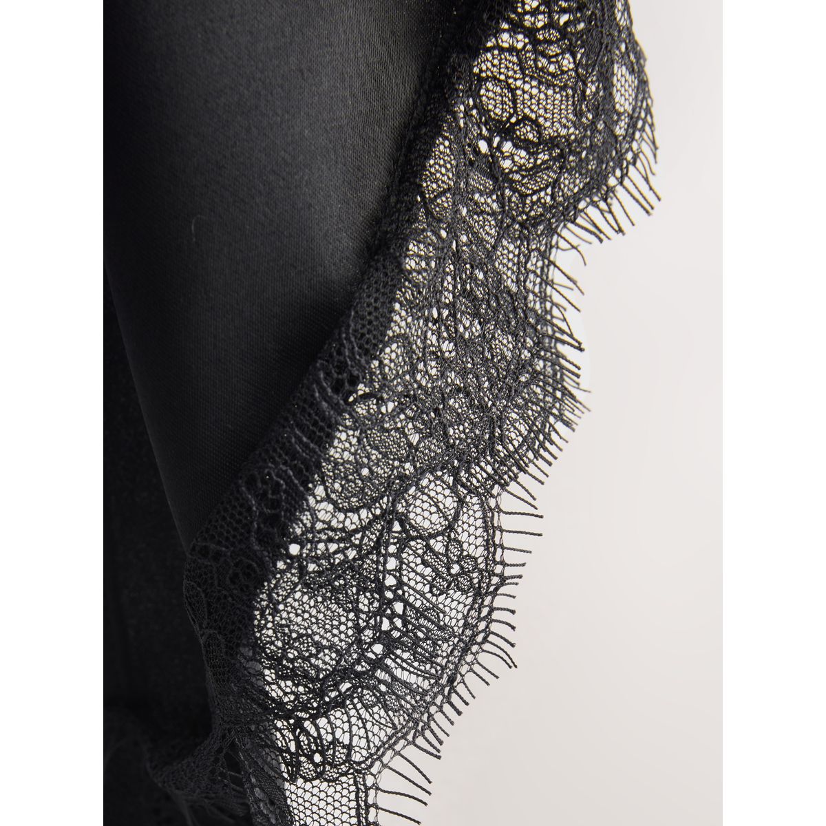 Écharpe triangle à finition en dentelle noir, NEXT