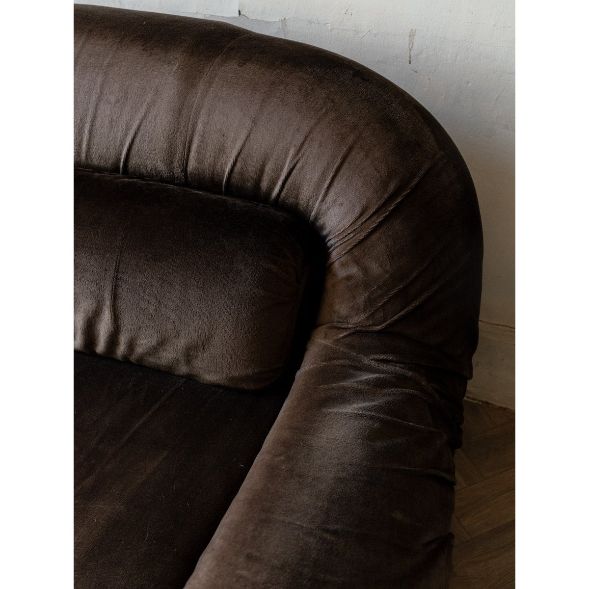 Canapé vintage en velours marron Jacques N°144 - Bon état marron, DEBONGOUT