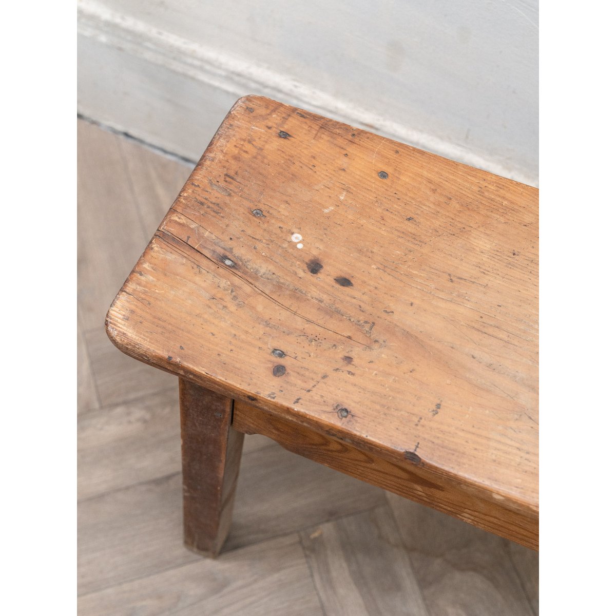 Long banc en bois Antoine N°504 - Bon état bois clair, DEBONGOUT