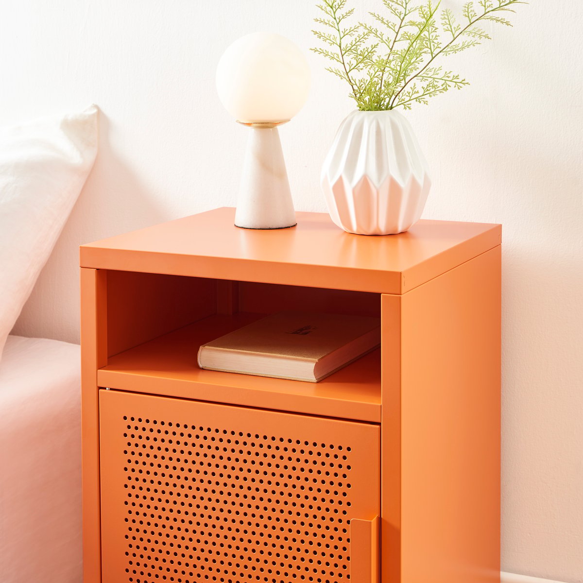 Table de chevet en acier orange / tcx 17-1360, PANTONE