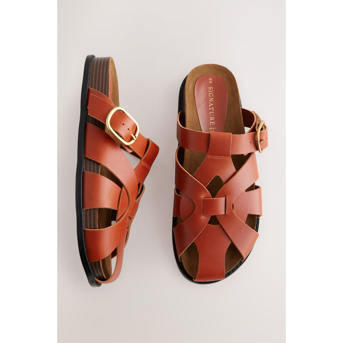 Chaussures tressées à bout rond et boucle marron fauve, NEXT