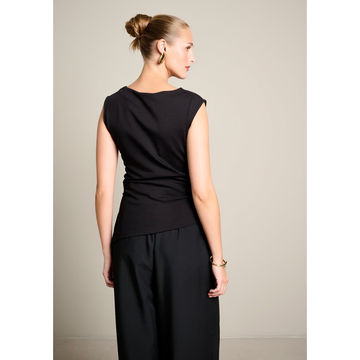 Top drapé asymétrique noir, LOLALIZA
