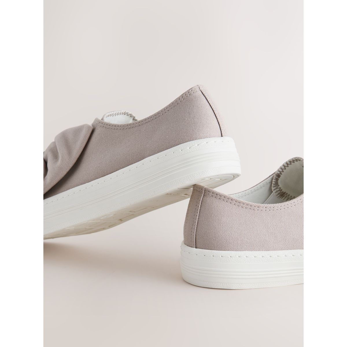 Baskets en toile avec nœud forever comfort® taupe, NEXT