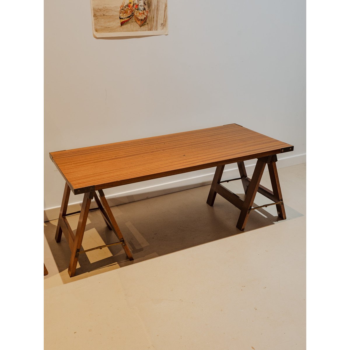 Table basse sur tréteaux en bois Léonie N°917 - Bon état bois foncé, DEBONGOUT