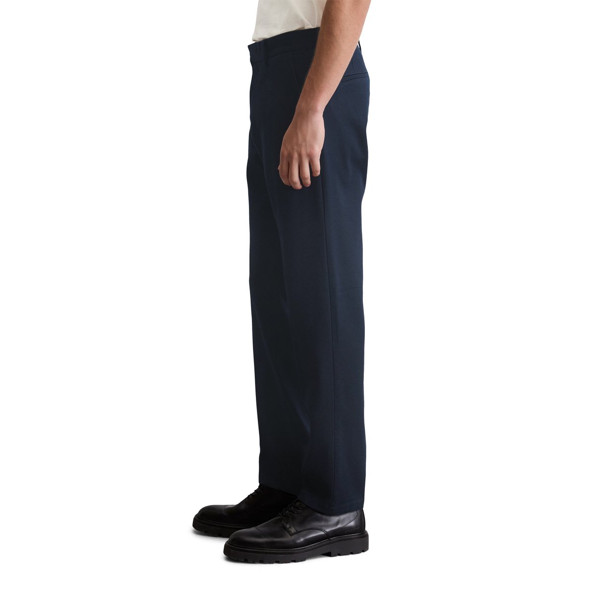 Chino modèle Osby conique en coton bio mélangé avec du TENCEL™Lyocell bleu foncé, MARC O'POLO
