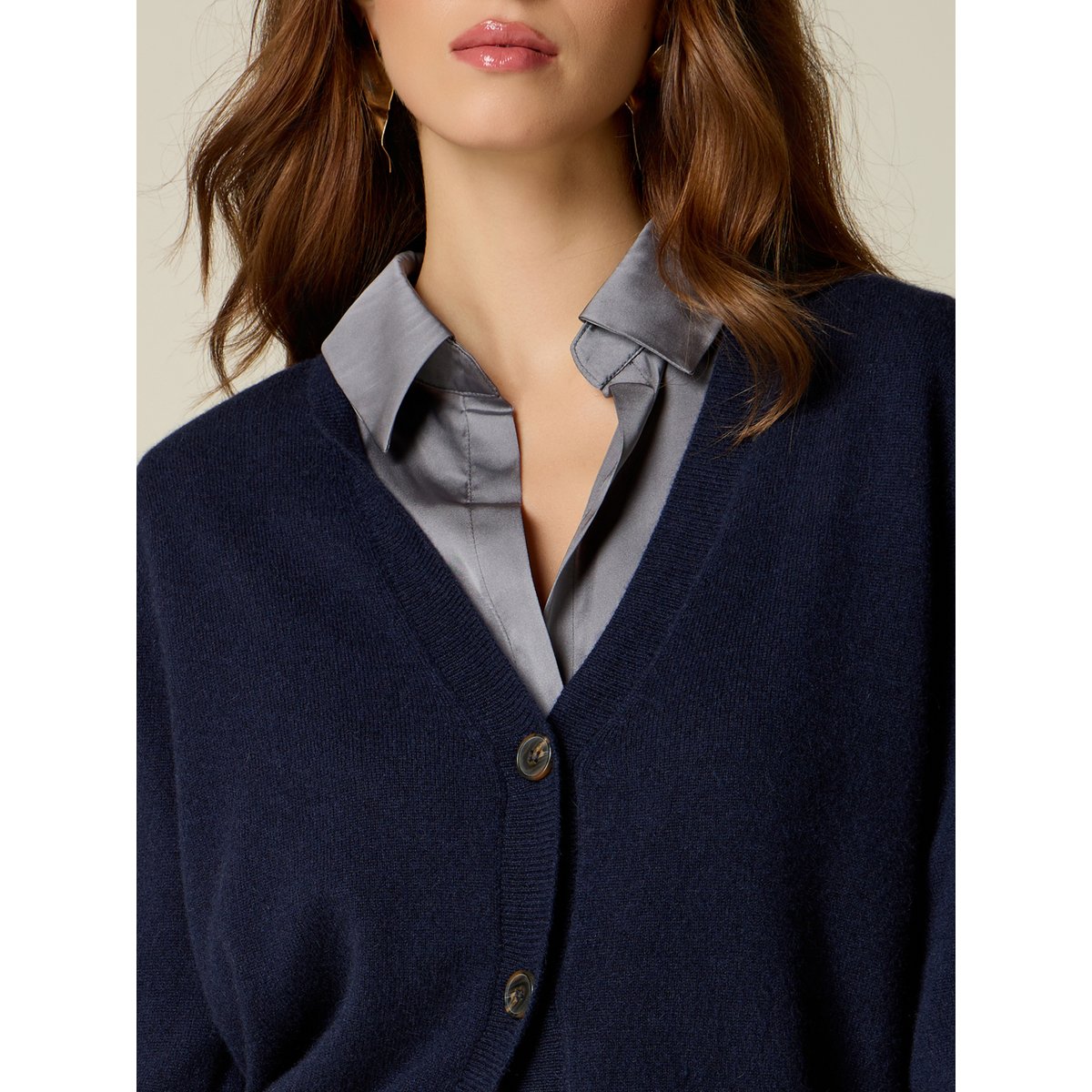 Cardigan bleu, OLTRE