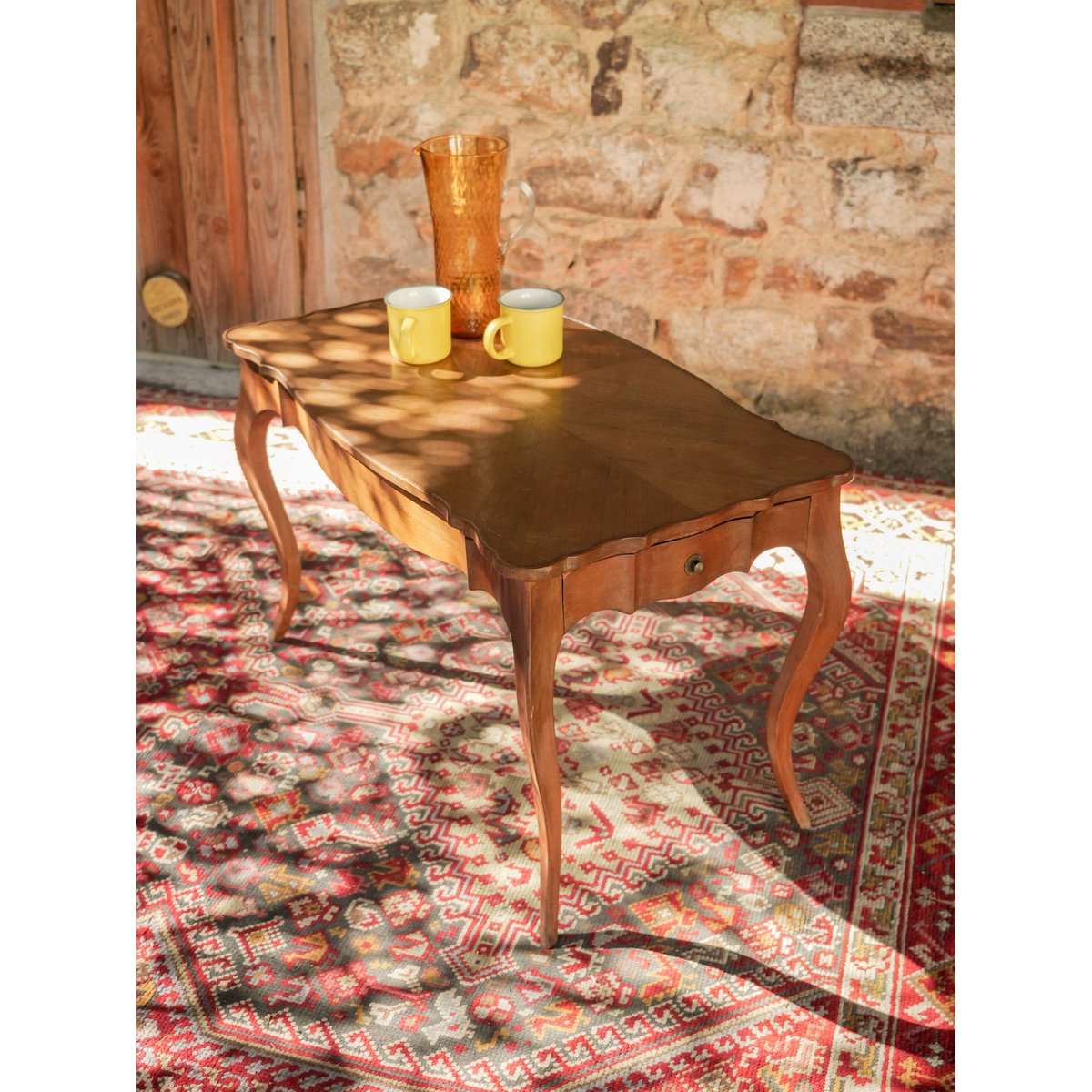 Table basse aux pieds fuselés Léonie N°1171 - Bon état bois clair, DEBONGOUT