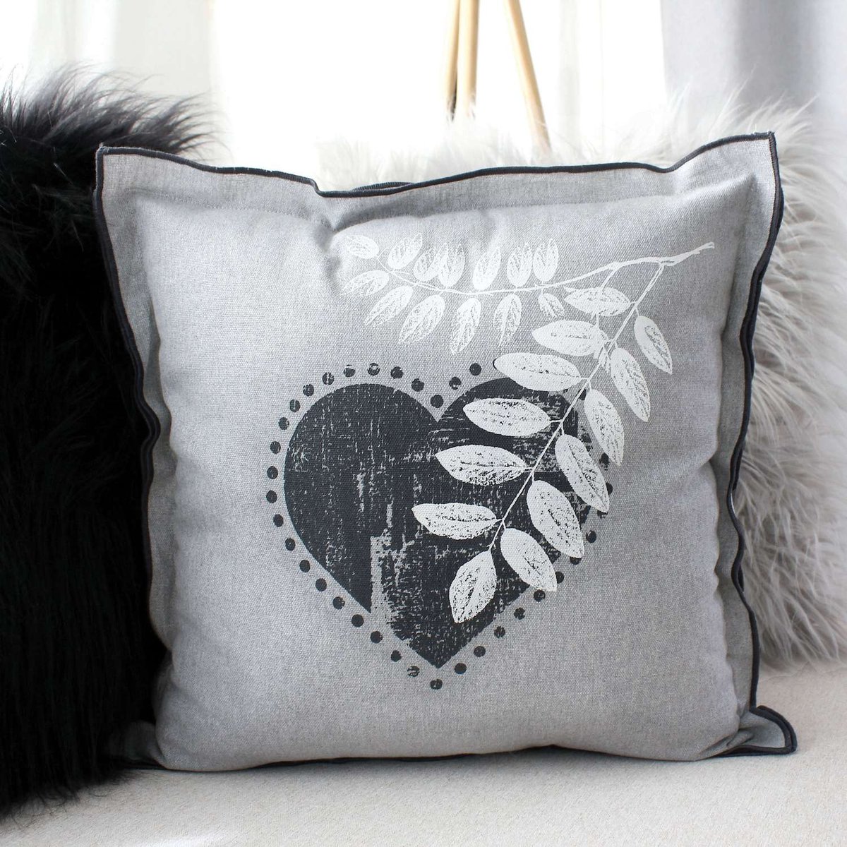 Coussin imprimé cœurs EPICÉA gris, TOILINUX