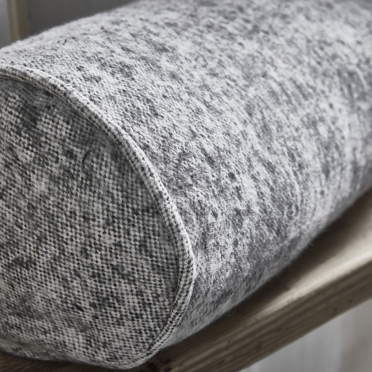 Coussin polochon imprimé a carreaux coton MOUNTAIN gris clair, TODAY
