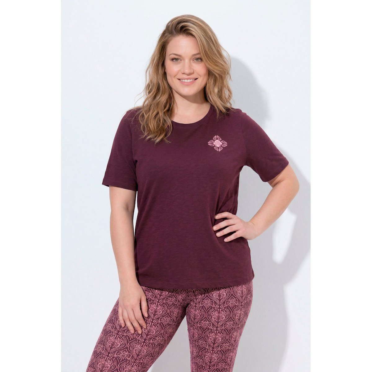 T-shirt en coton bio, décolleté rond bordeaux, ULLA POPKEN