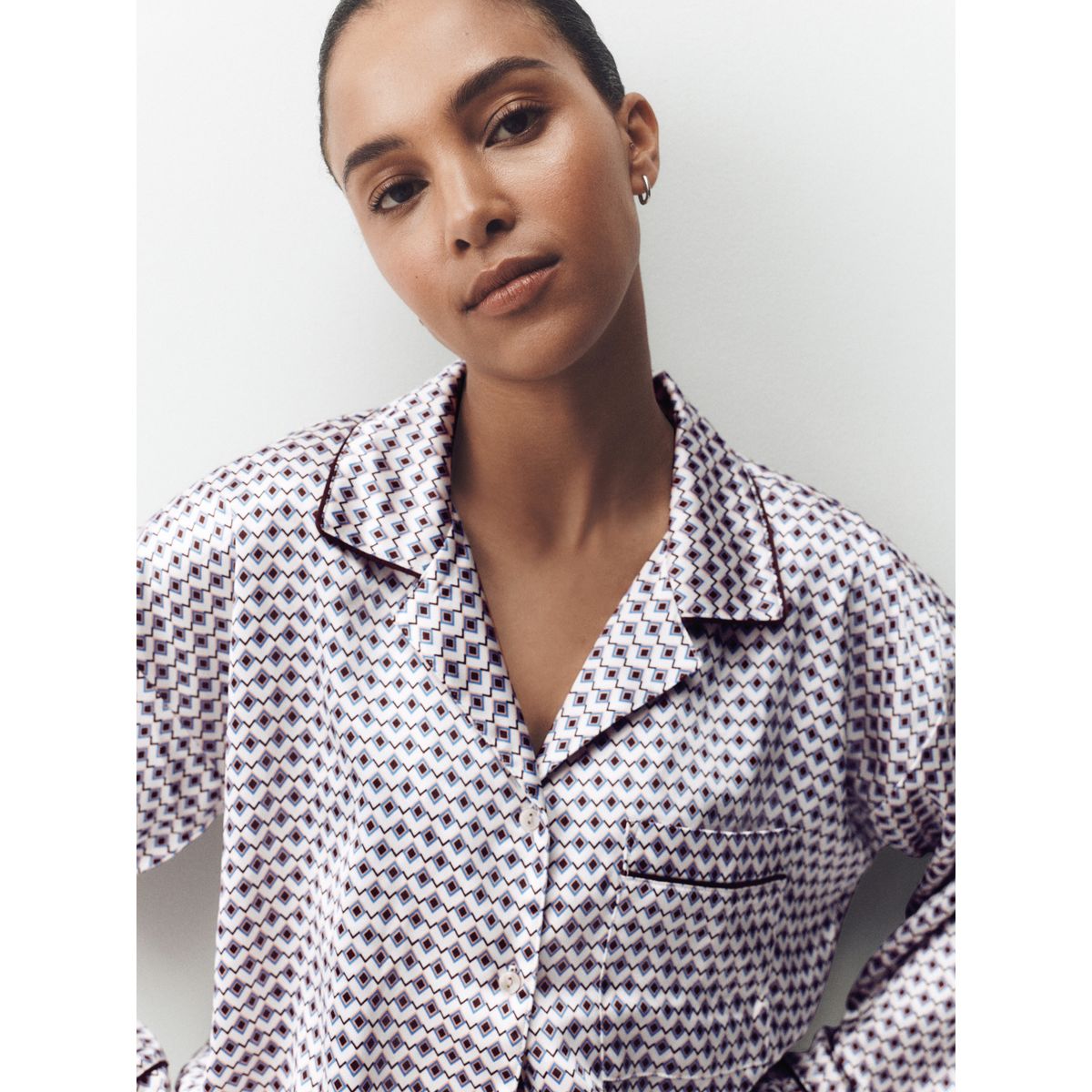 Pyjama boutonné en satin studio crème géométrique, NEXT