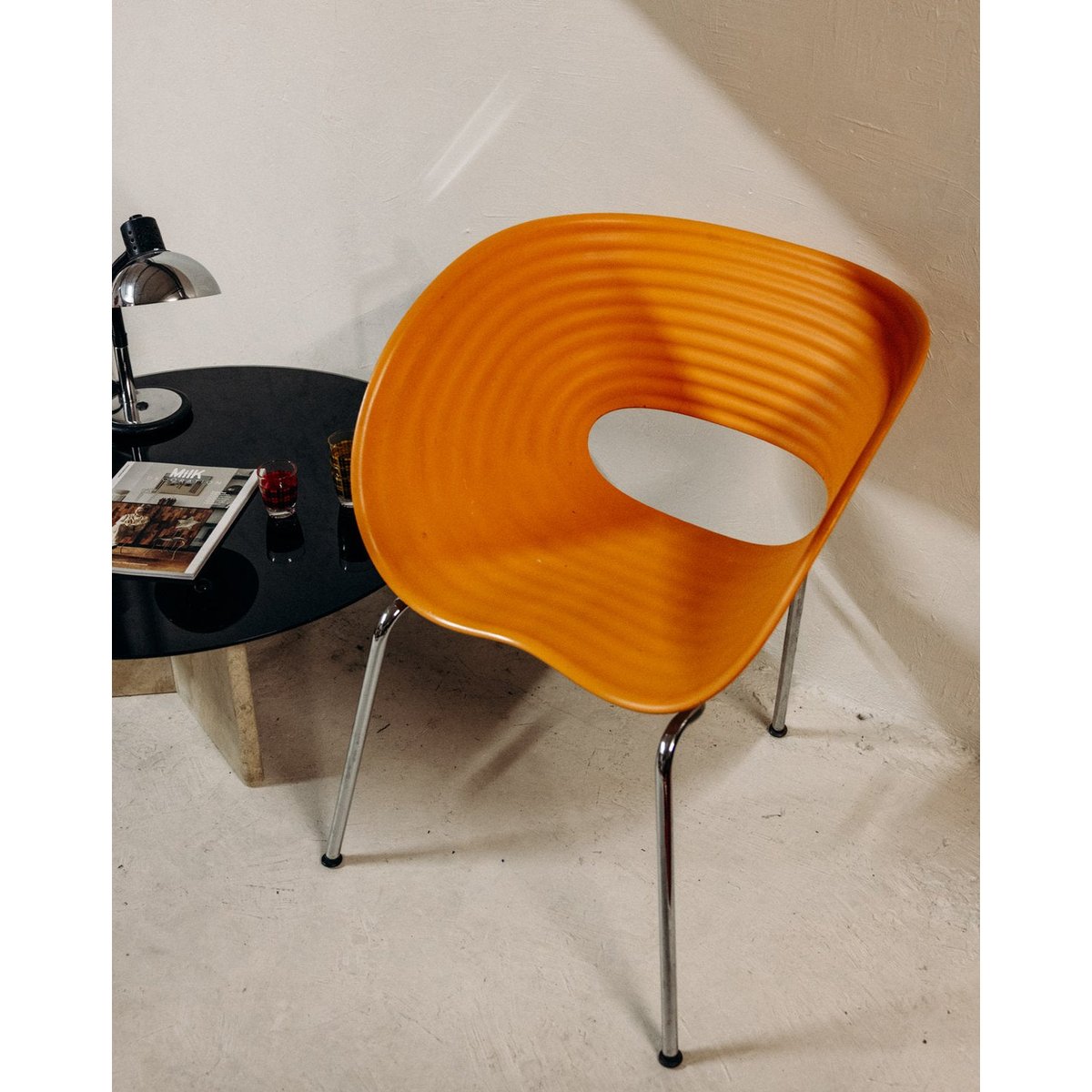 Fauteuil unique en polypropylène orange Jakob N°1381 - Bon état orange, DEBONGOUT