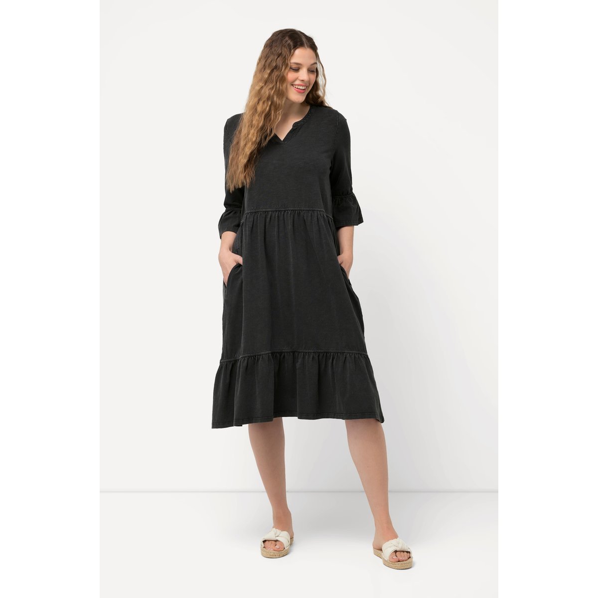 Robe en jersey avec volants. Col tunisien gris graphite, ULLA POPKEN