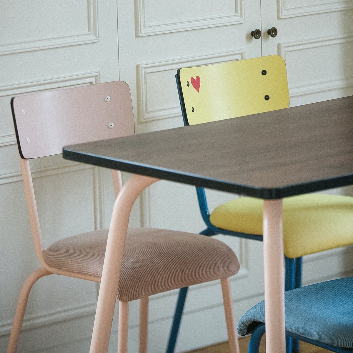Chaise de salle à manger en velours côtelé style vintage SUZIE rose poudré, LES GAMBETTES