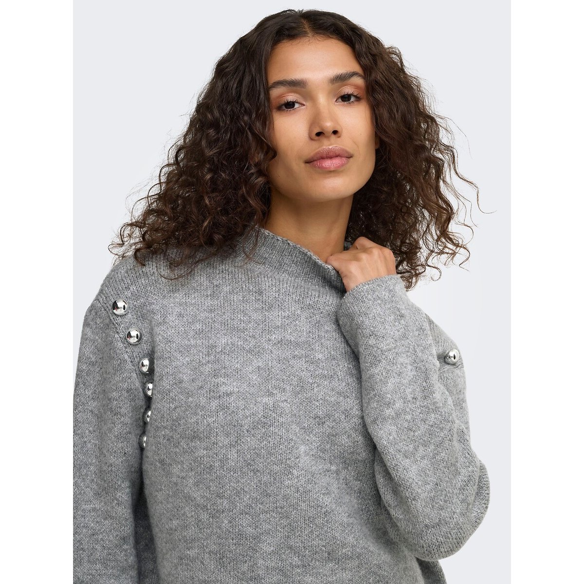 Pull col montant avec boutons gris, ONLY