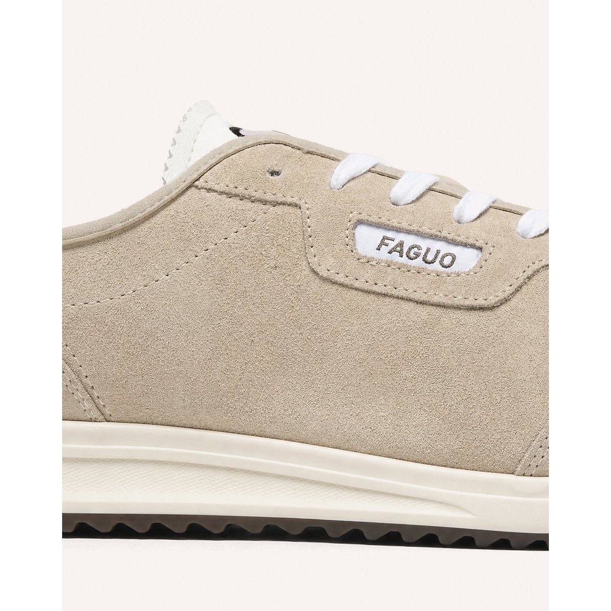 Baskets basses en cuir suédé beige, FAGUO
