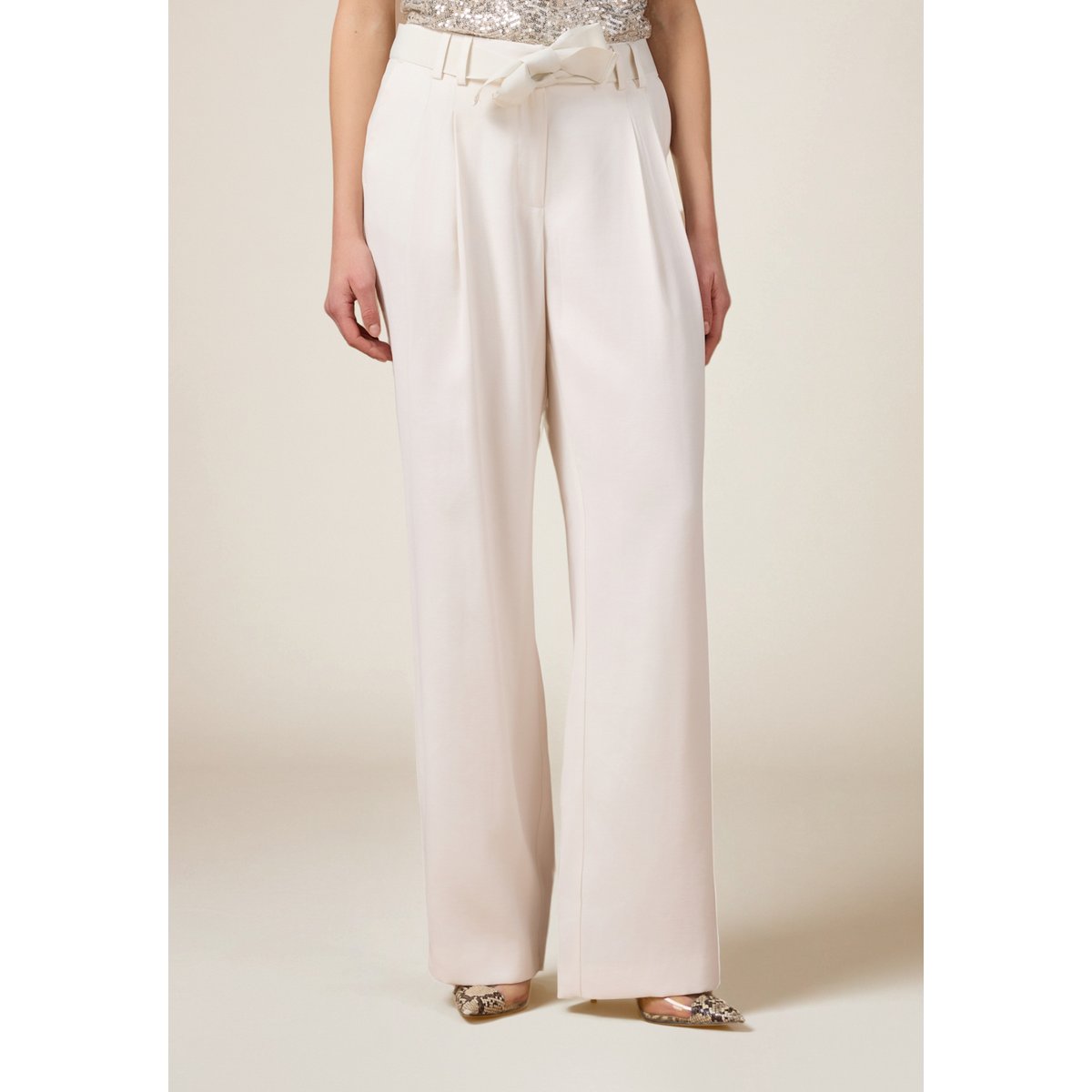 Pantalon fluide avec ceinture. blanc, OLTRE