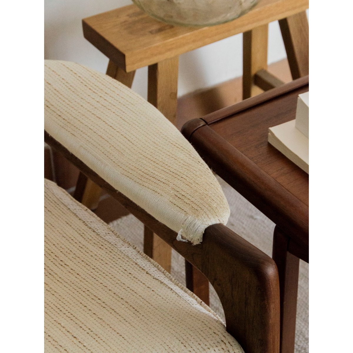 Banquette en teck massif Clara N°67 - Bon état beige, DEBONGOUT
