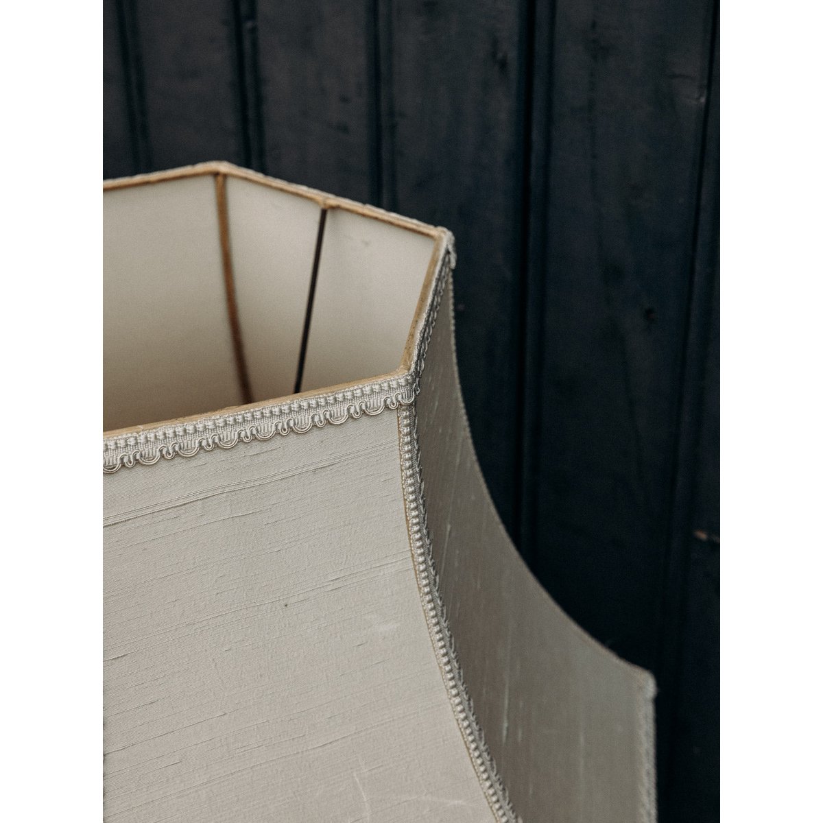 Lampe en céramique à franges Suzanne N°573 - Bon état beige, DEBONGOUT