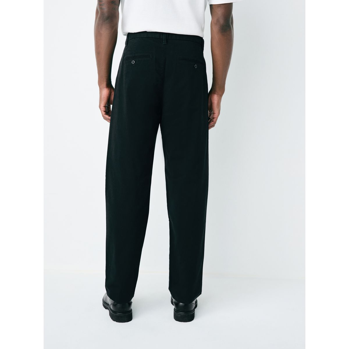 Pantalon chino plissé stretch coupe droite noir, NEXT