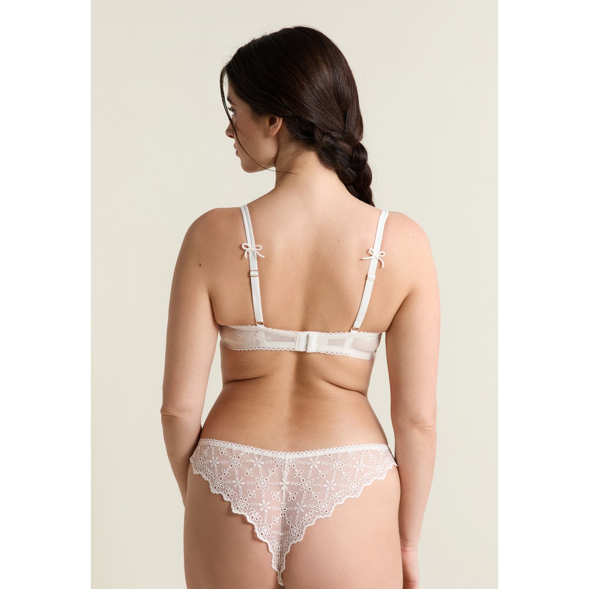 Soutien-gorge N.4 - Le coques fines avec broderie JANE ecru, ETAM
