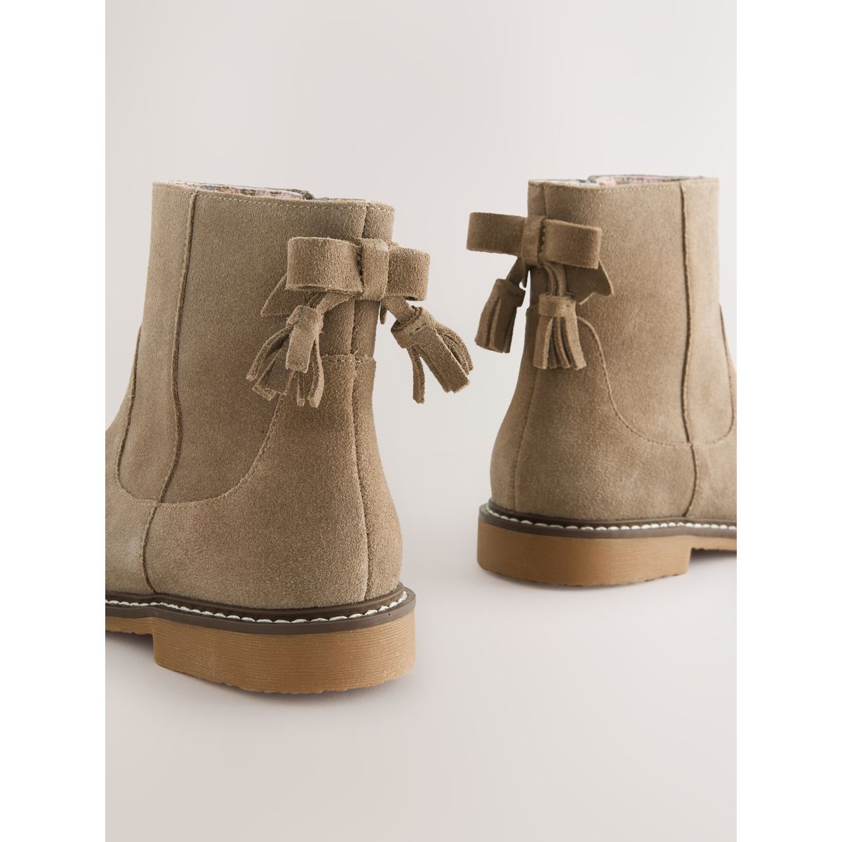 Bottines hydrofuges en daim gris, NEXT
