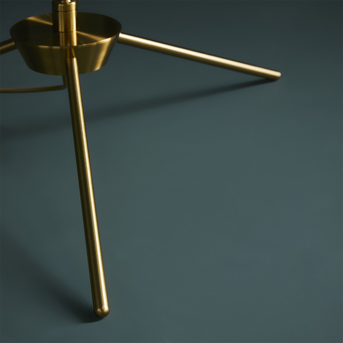 Lampe sur Pied François noir, SIGNATURE