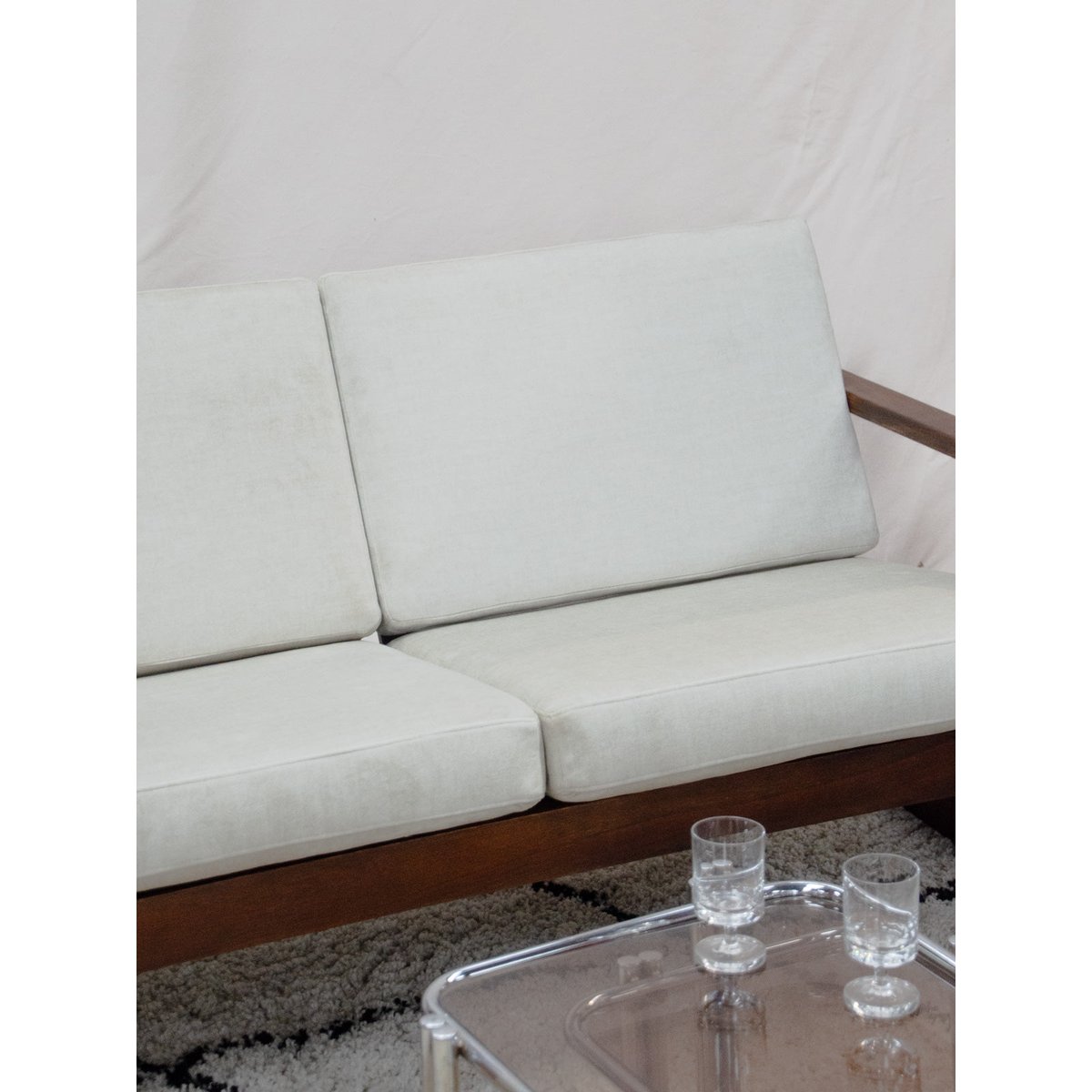 Banquette en pin et en tissu Clara N°157 - Bon état bois foncé, DEBONGOUT