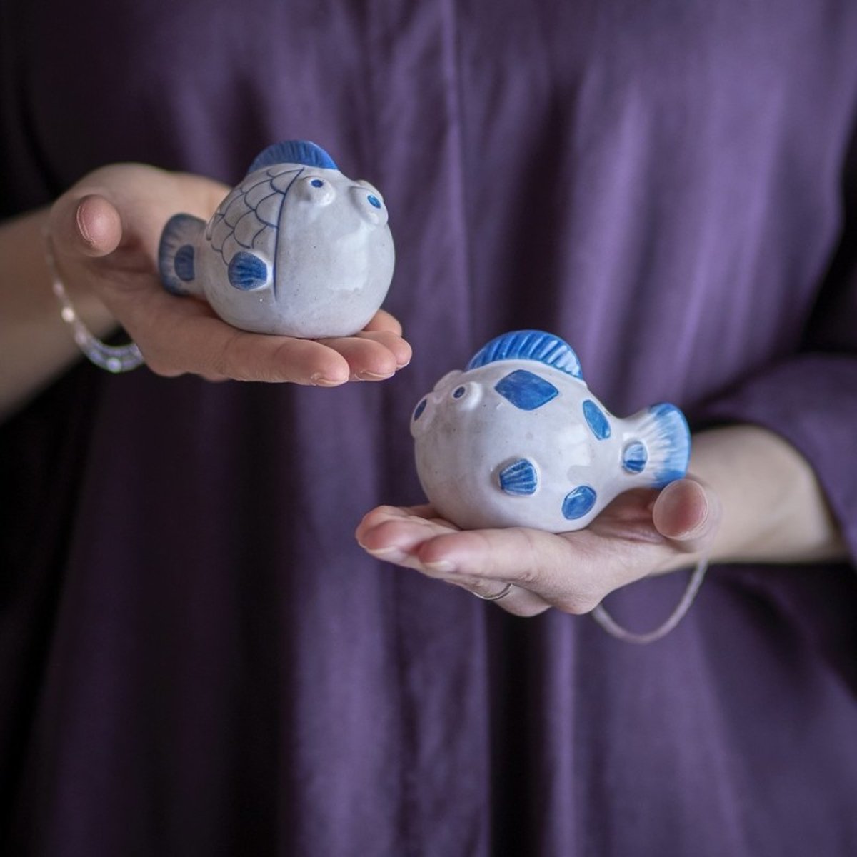 Salière poivrière poissons grès FUGU set de 2 bleu, BLOOMINGVILLE