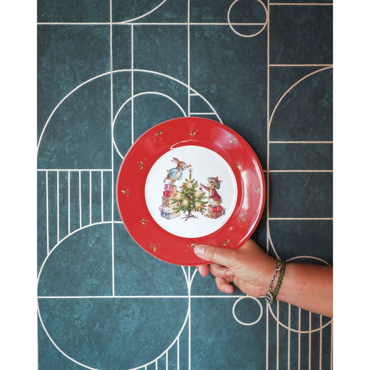 Assiette Pierre Lapin Noël avec Jeannot 20 cm rouge, PETIT JOUR