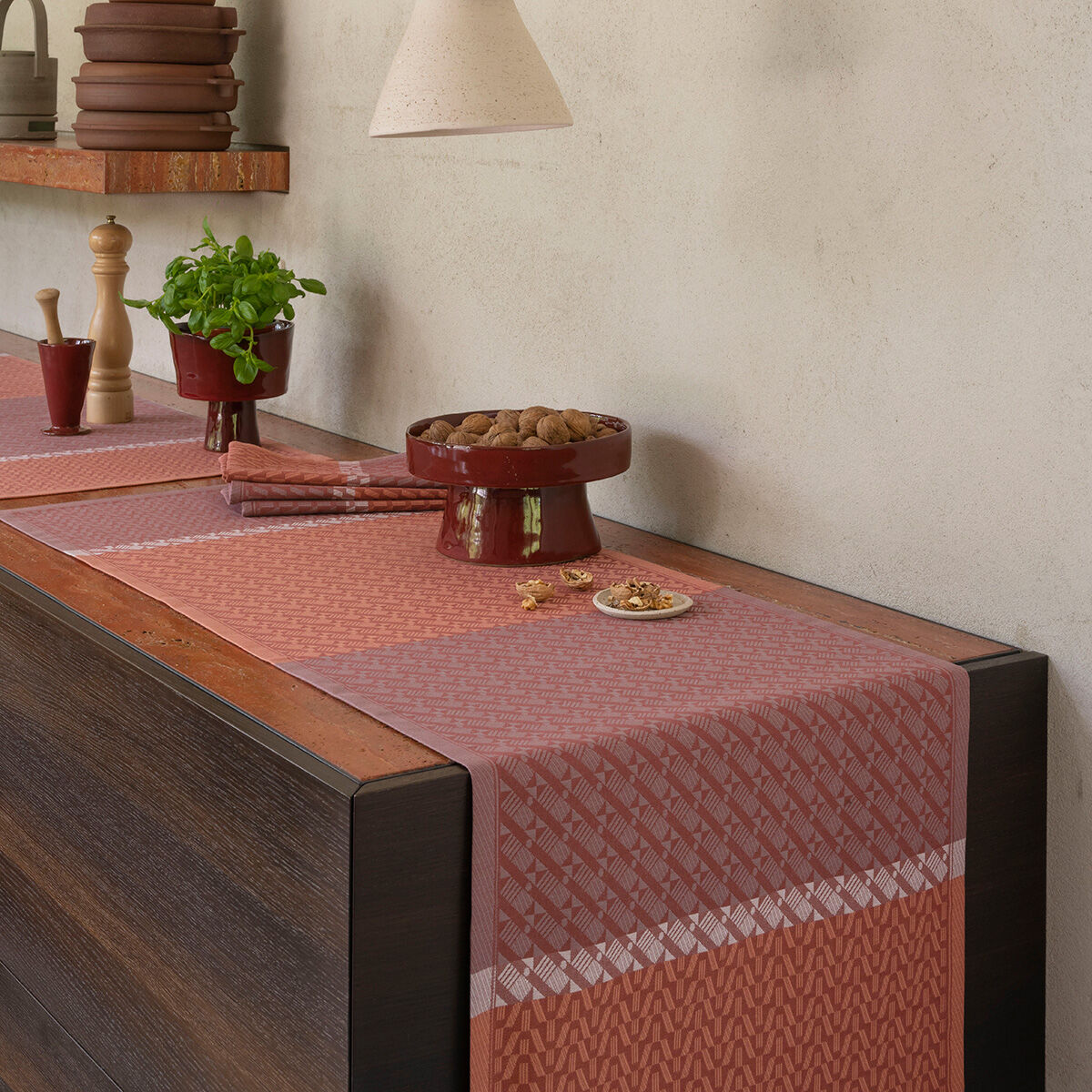 Chemin de table Veine Graphique Coton acajou, LE JACQUARD FRANCAIS