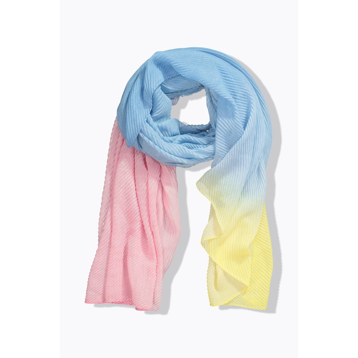 Écharpe plissée. Dégradé de couleurs bleu clair, ULLA POPKEN