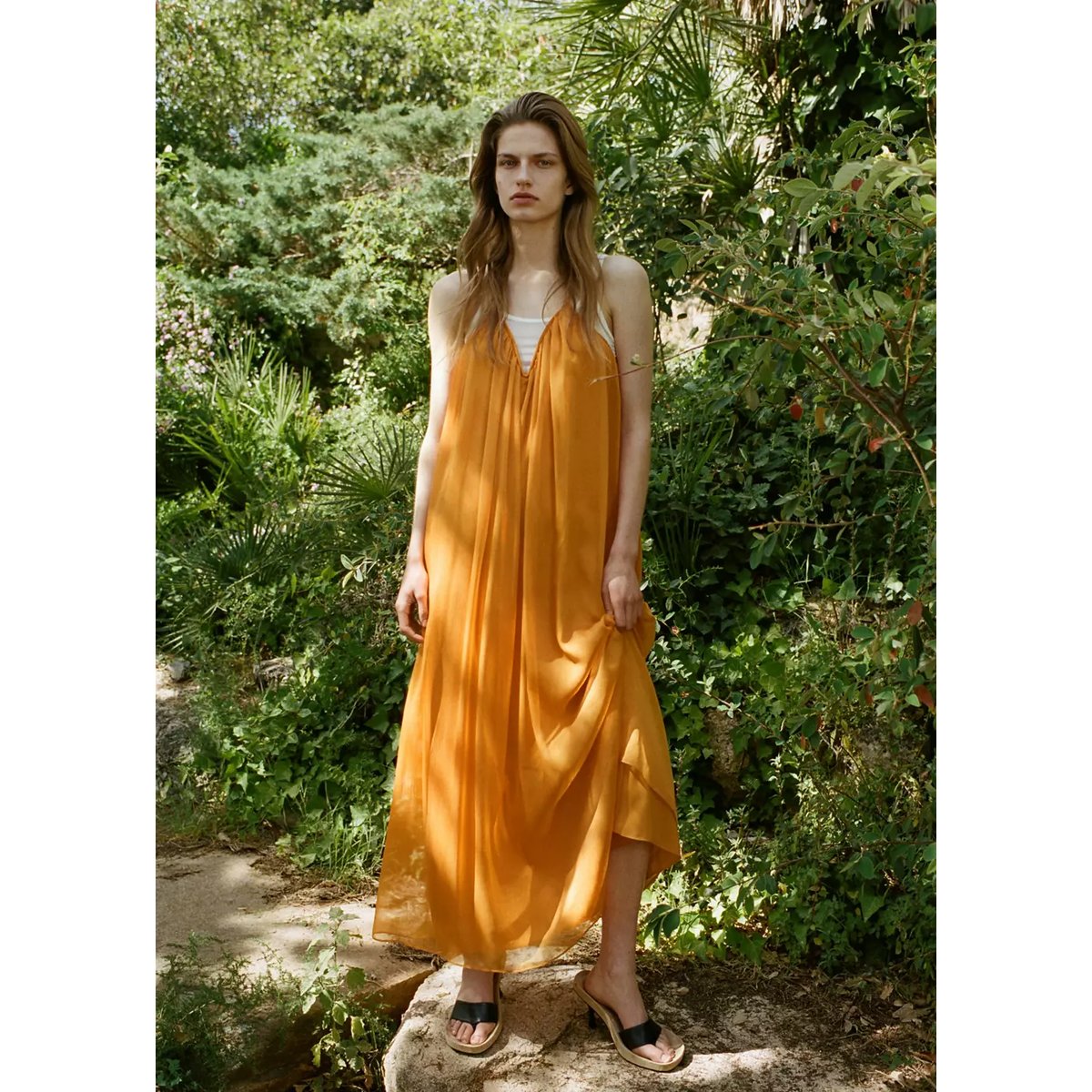 Robe en gase à décolleté en V orange, MANGO