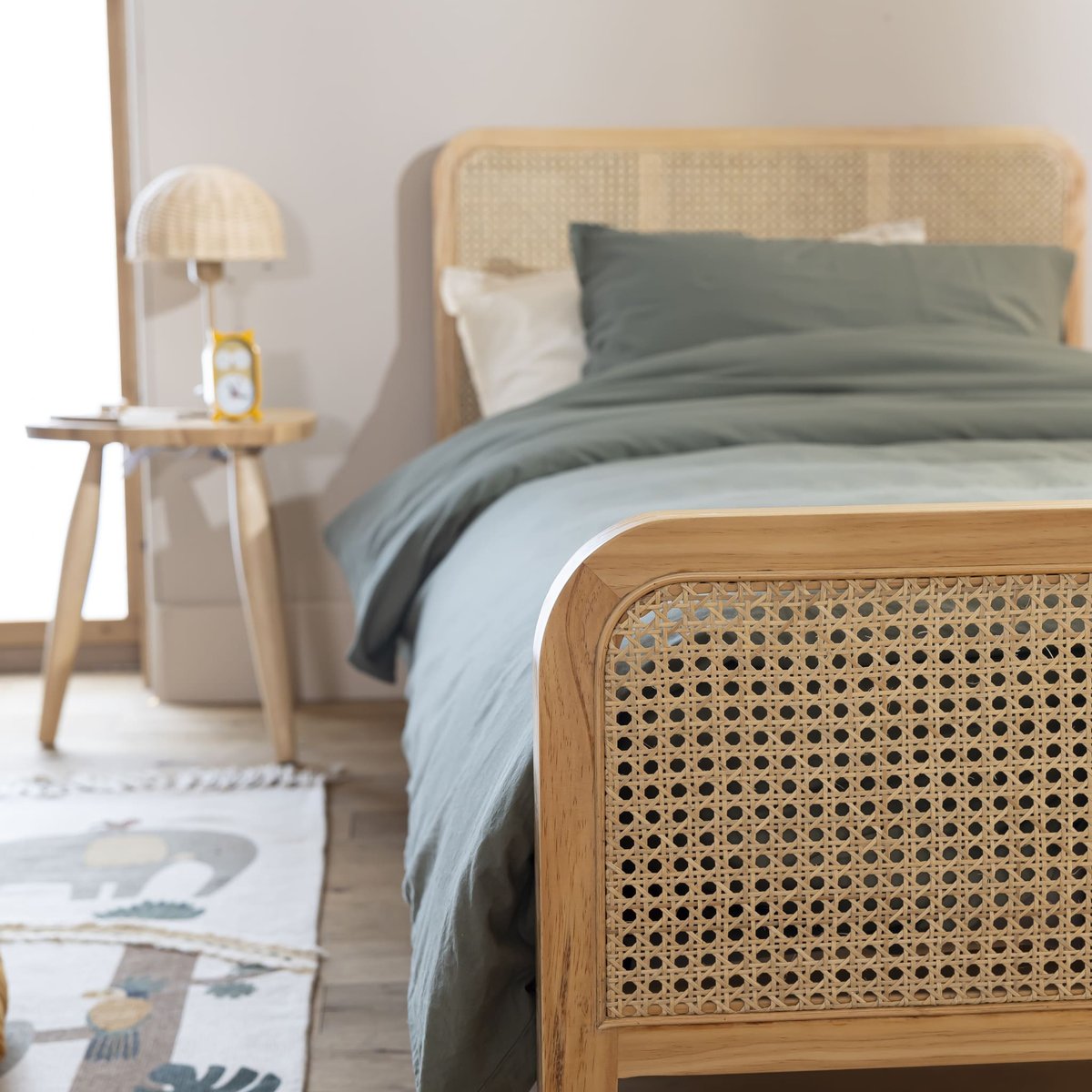 Lit en pin massif avec cannage - ANNA bois naturel, TERRE DE NUIT