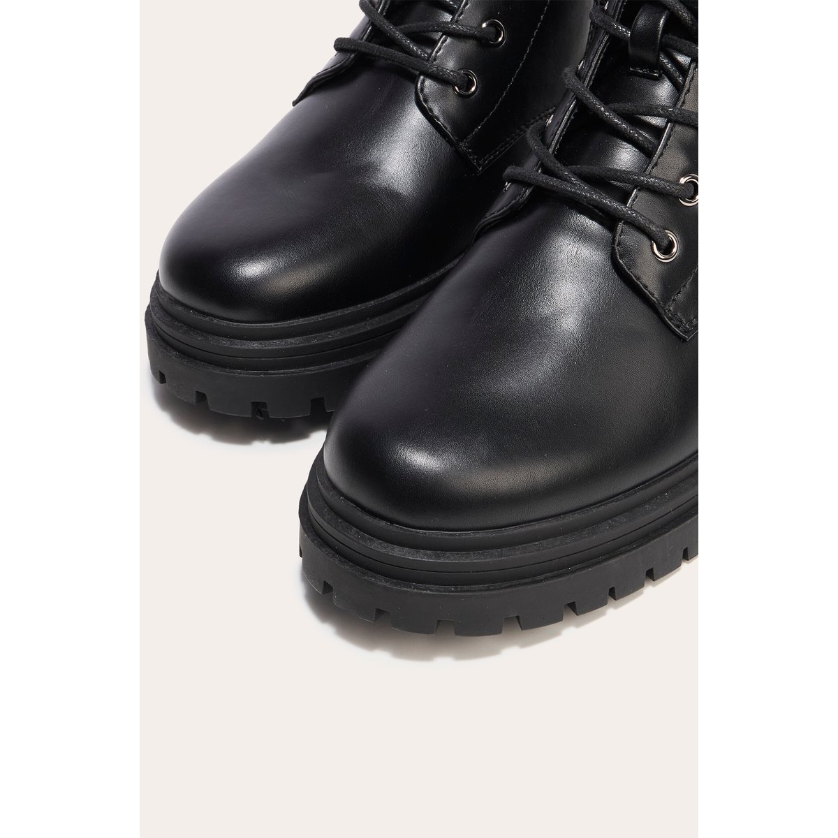 Bottines noir, CACHE CACHE