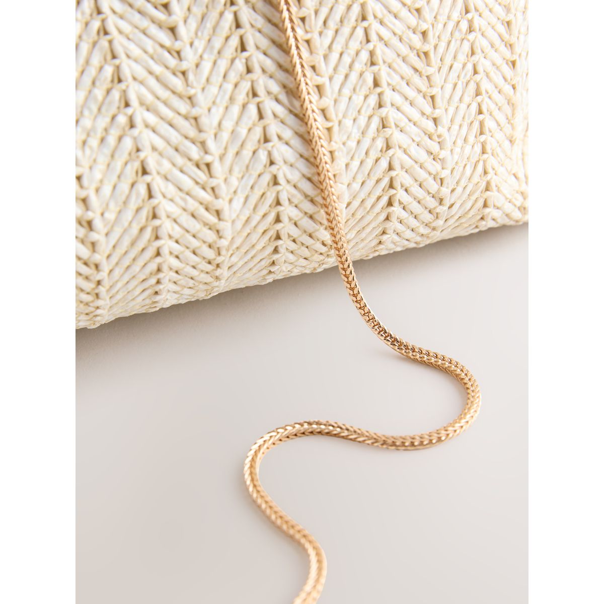 Pochette effet raphia à découpes naturel, NEXT