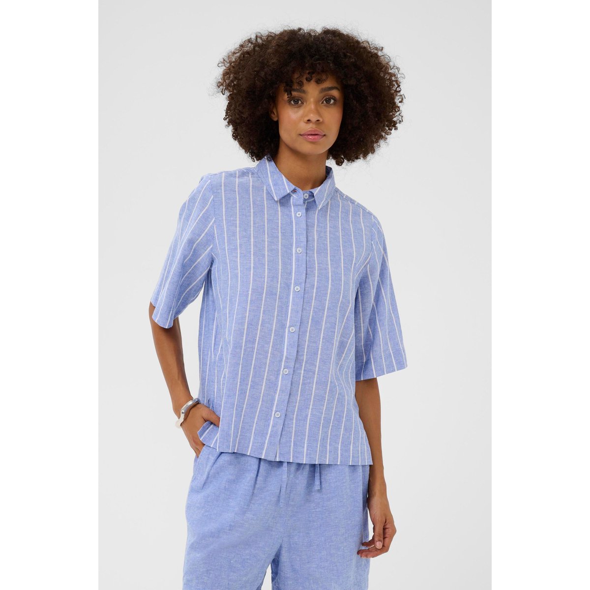 Chemise à manches courtes bleu blanc powder blue/gardenia stripe, CULTURE