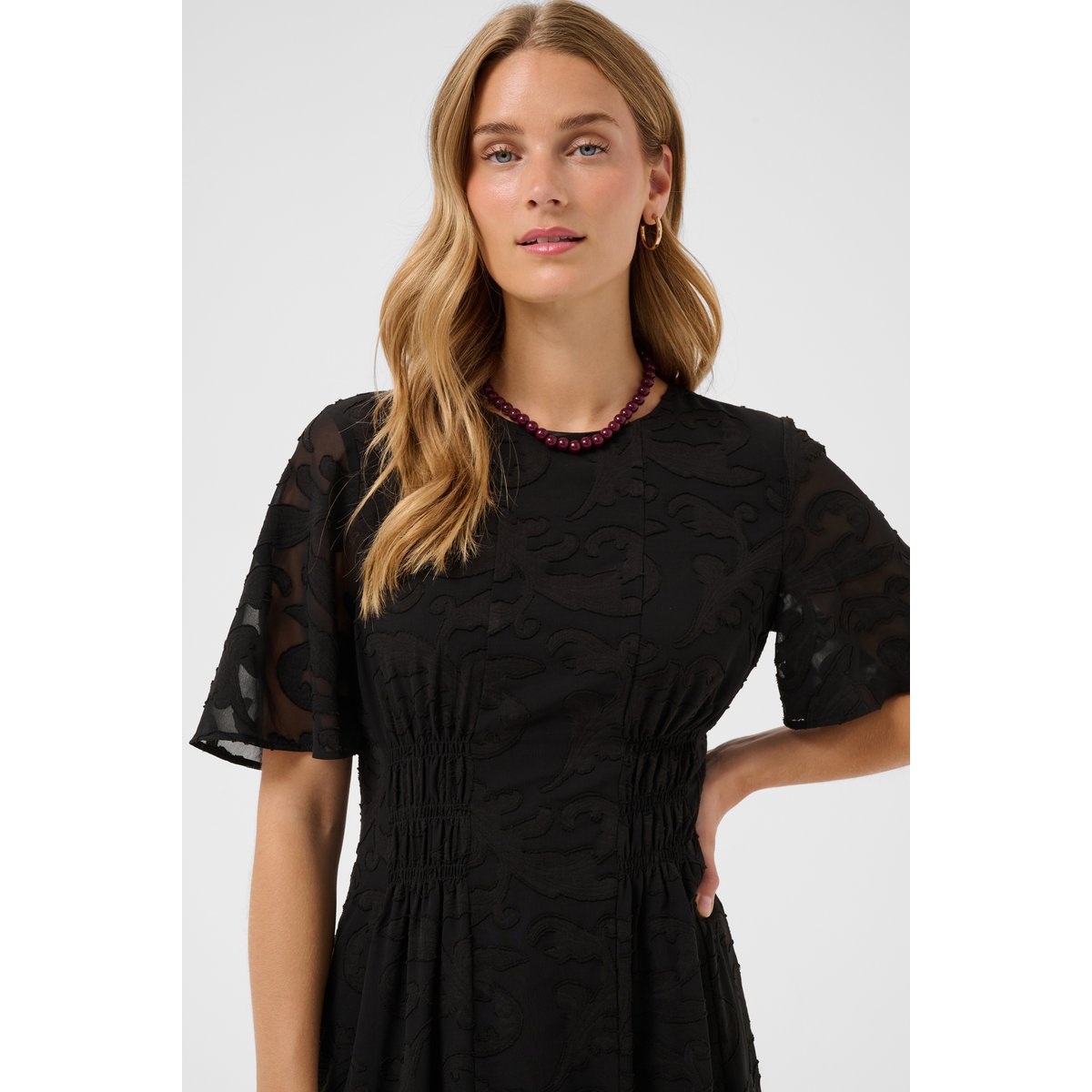 Robe noir pitch black, CREAM