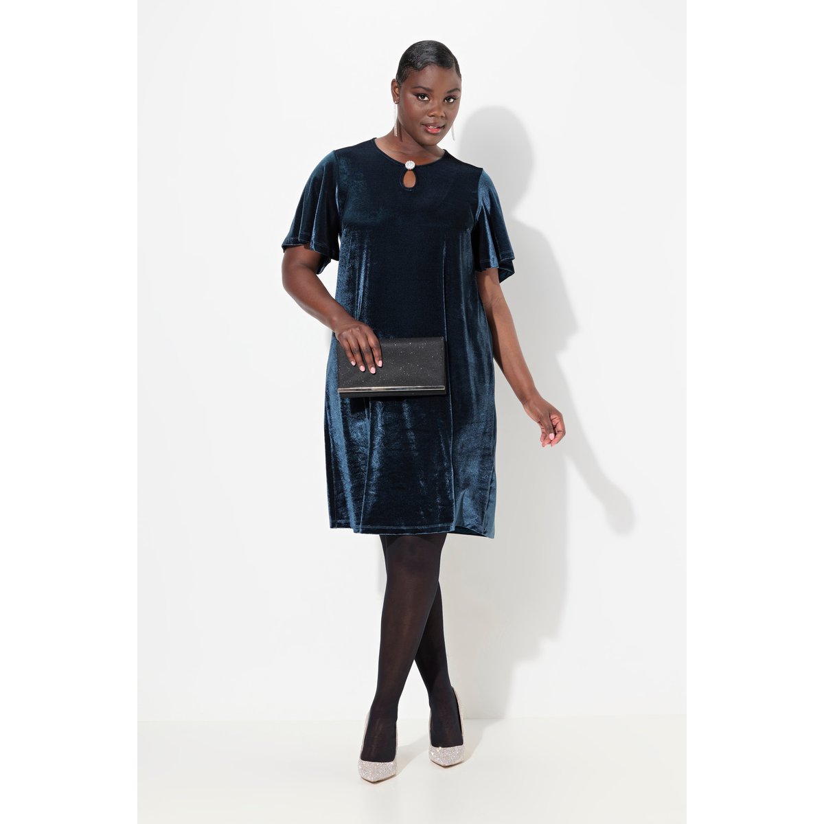 Robe en velours à manches courtes. Décolleté marine, ULLA POPKEN