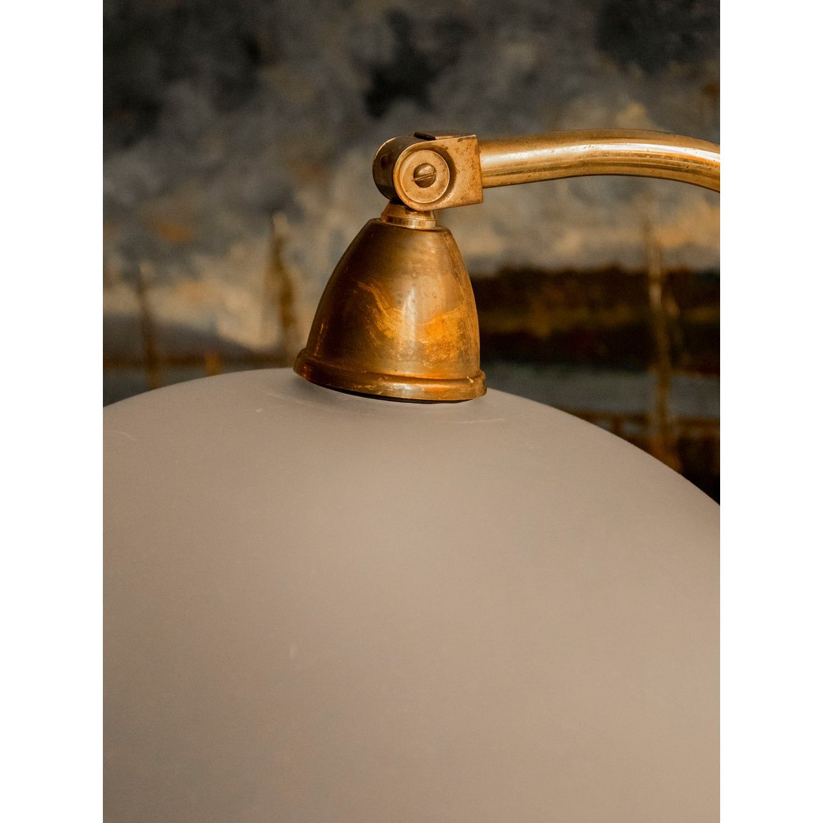 Lampadaire au globe en verre Julien N°372 - Bon état noir, DEBONGOUT
