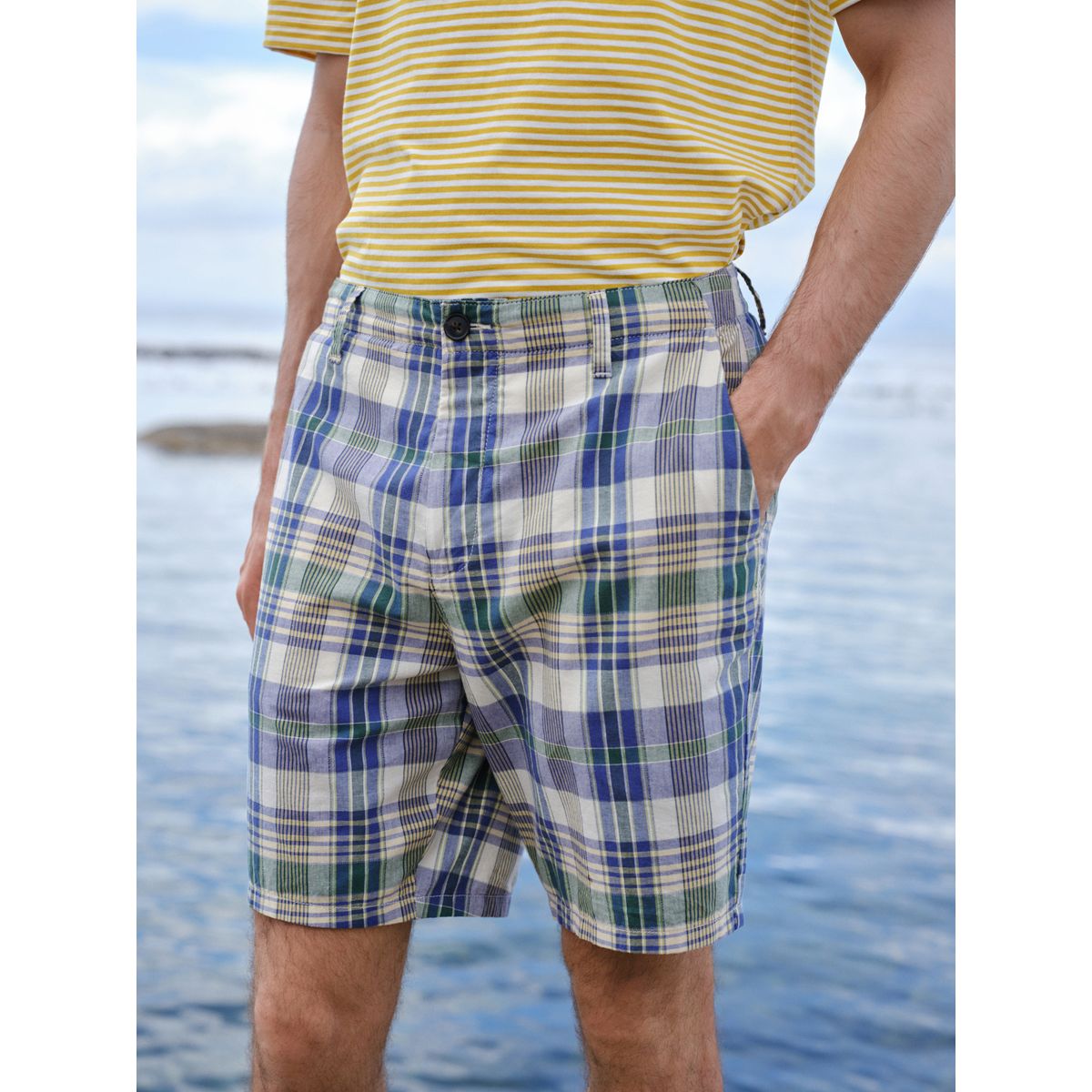 Short chino en coton à carreaux madras ivoire/bleu, NEXT