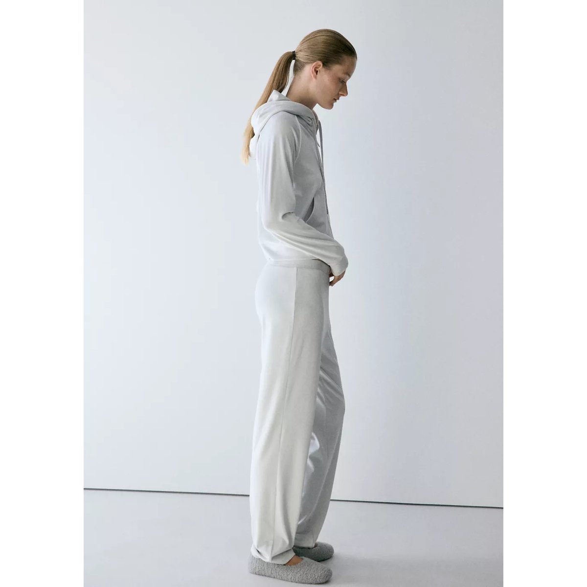 Pantalon velours au toucher doux gris, MANGO
