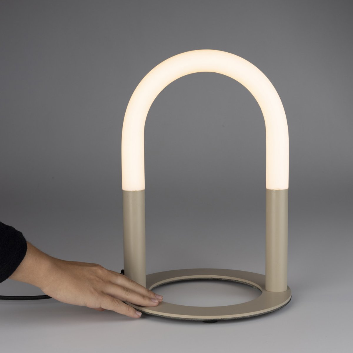 Lampe à poser en métal - Arch beige, ZUIVER