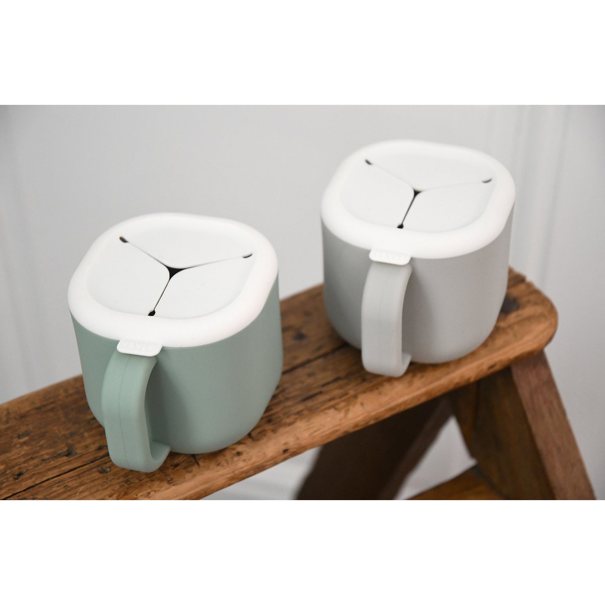 Tasse pour le goûter en silicone vert sauge, BEABA