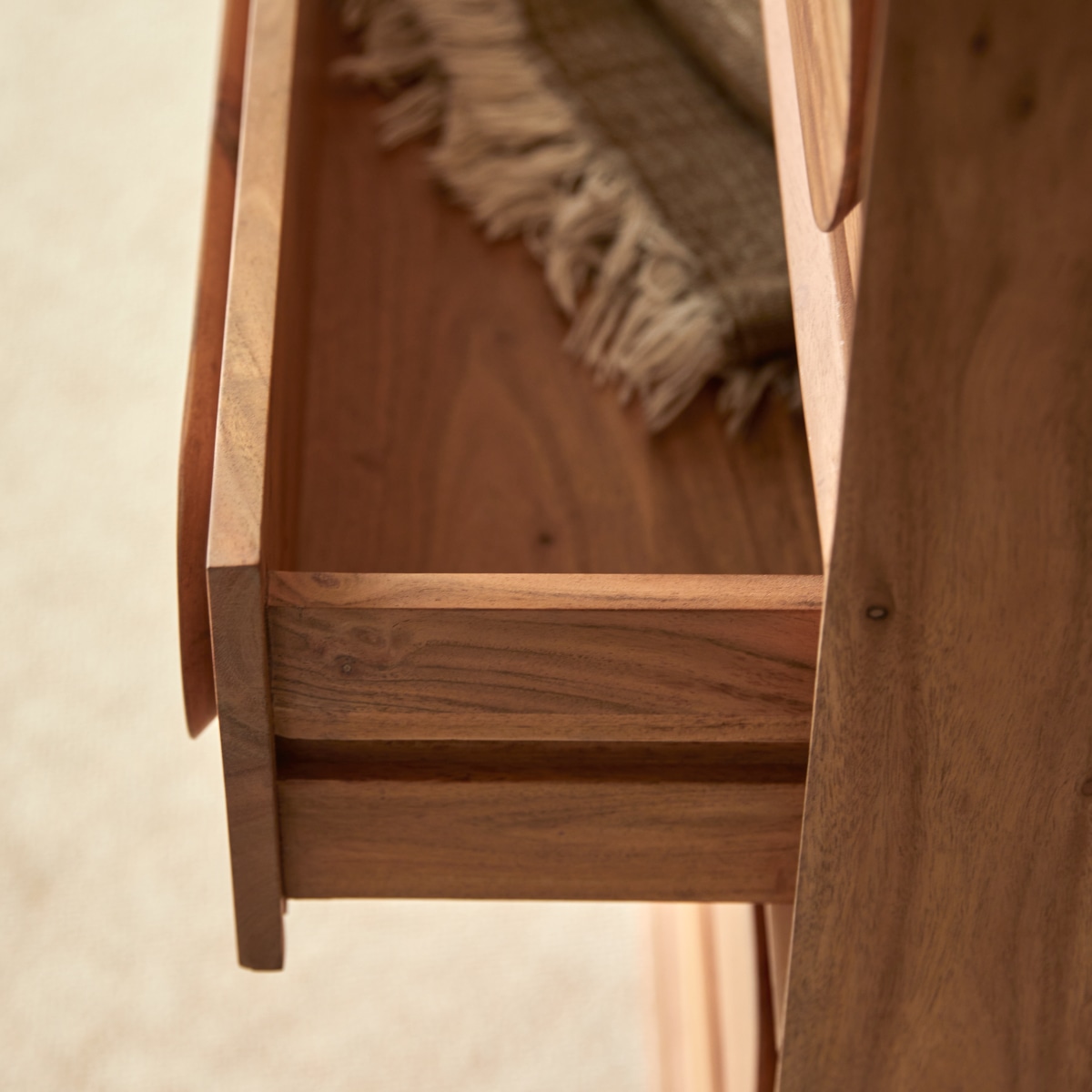 Chiffonnier en Acacia massif, OLGA naturel, TIKAMOON