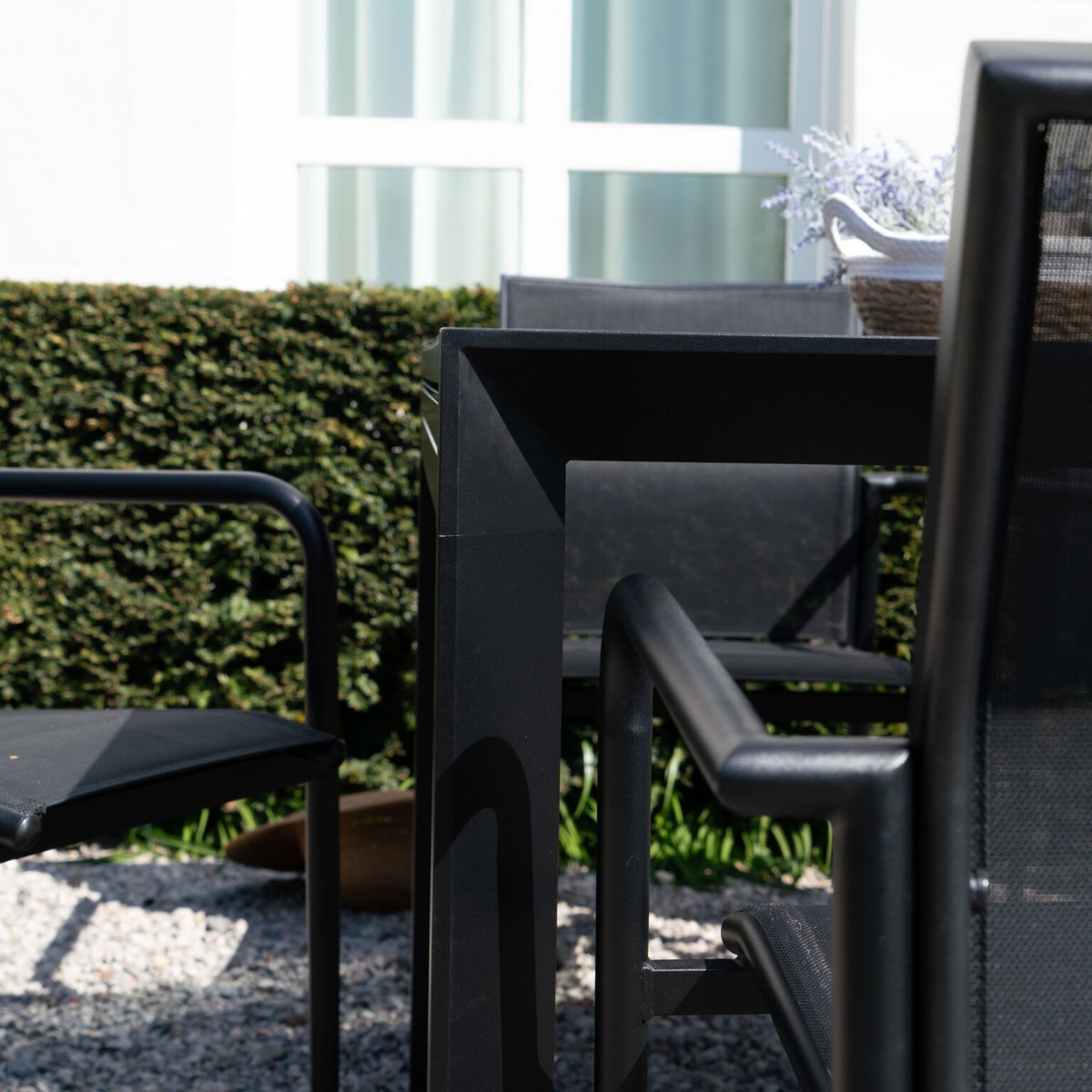 Ensemble 4/8p alu, verre, 6 fauteuils MODULO noir, WILSA GARDEN