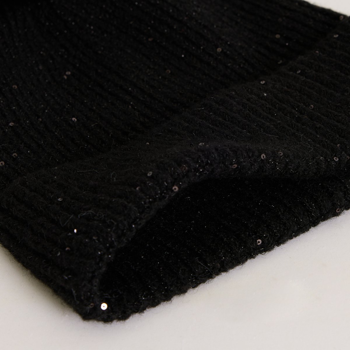 Bonnet avec sequins et pompon noir, GRAIN DE MALICE