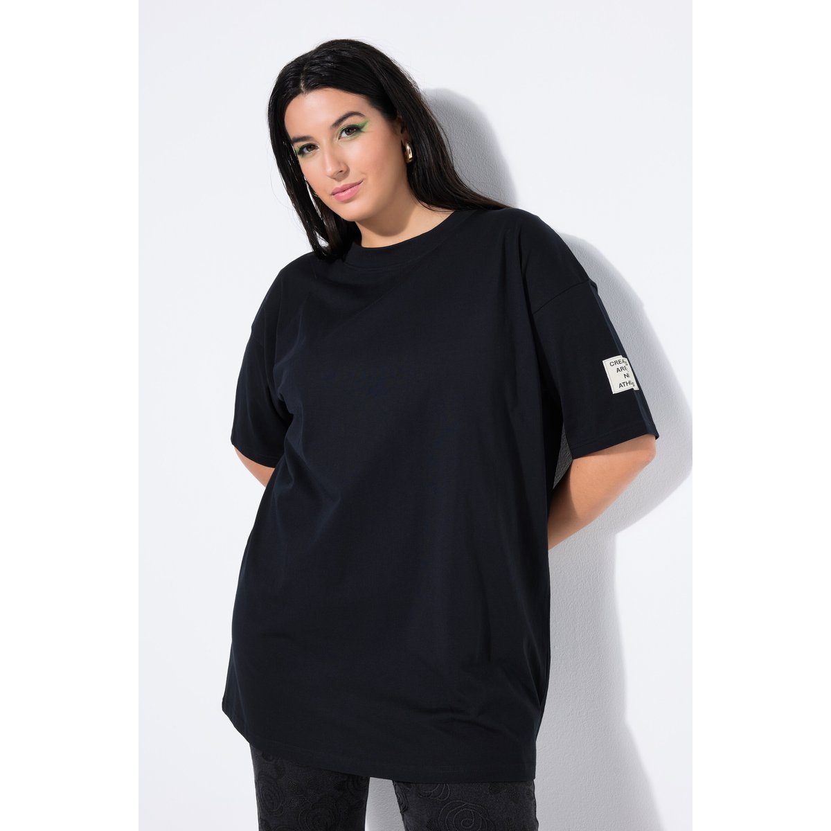 T-shirt oversize, écusson sur la manche noir, STUDIO UNTOLD