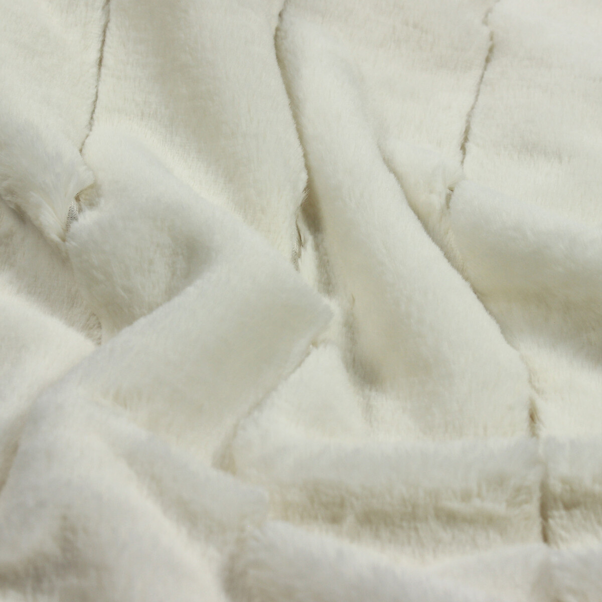 Empress Velvet Throw cream, PAOLETTI