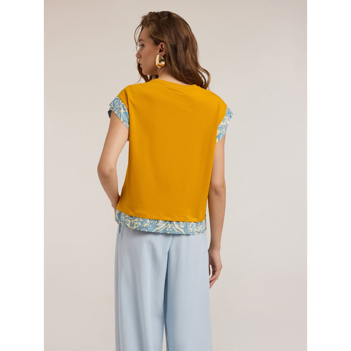T-shirt avec bords imprimés jaune, MOTIVI